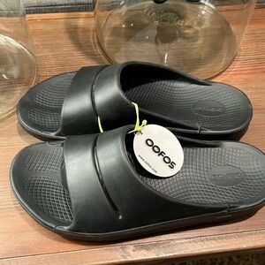 OOFOS Black Unisex Slides